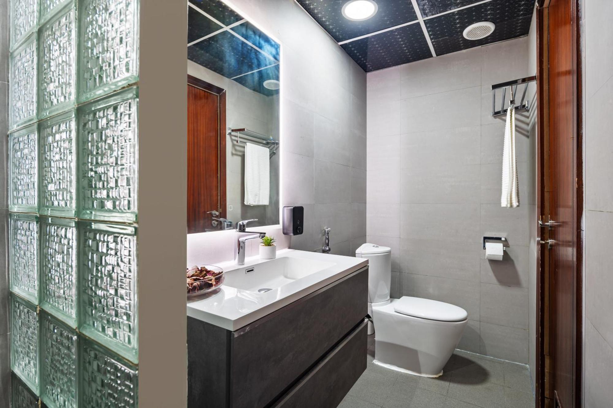 Modern & Spacious 2-Bed Condo With Panoramic Lake Views, Dual Balconies, Steps From Dubai Jlt Metro By "La Buena Vida Holiday Homes" Экстерьер фото