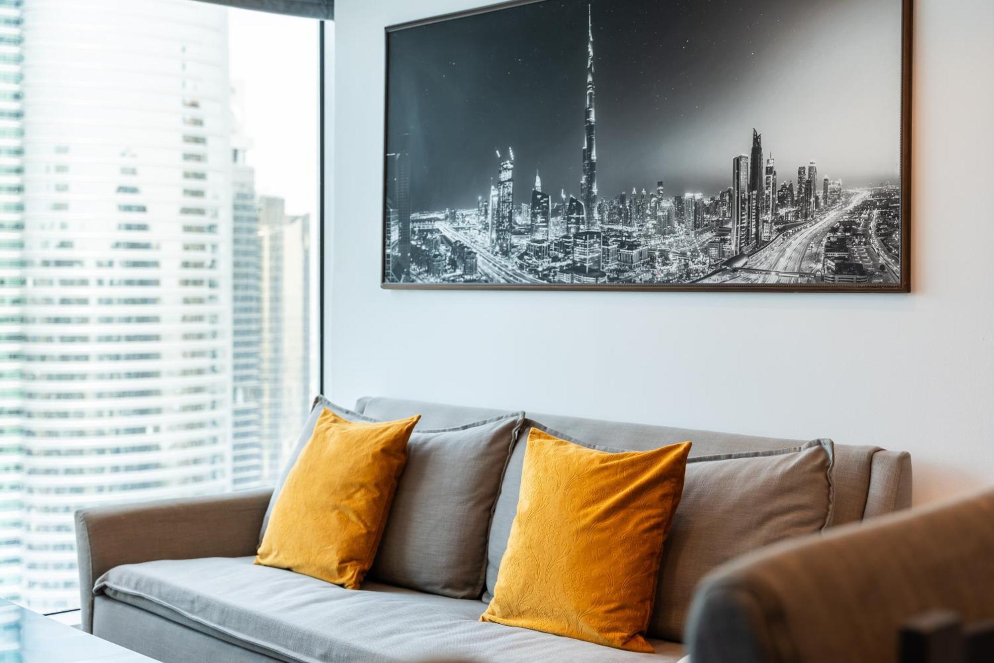 Modern & Spacious 2-Bed Condo With Panoramic Lake Views, Dual Balconies, Steps From Dubai Jlt Metro By "La Buena Vida Holiday Homes" Экстерьер фото
