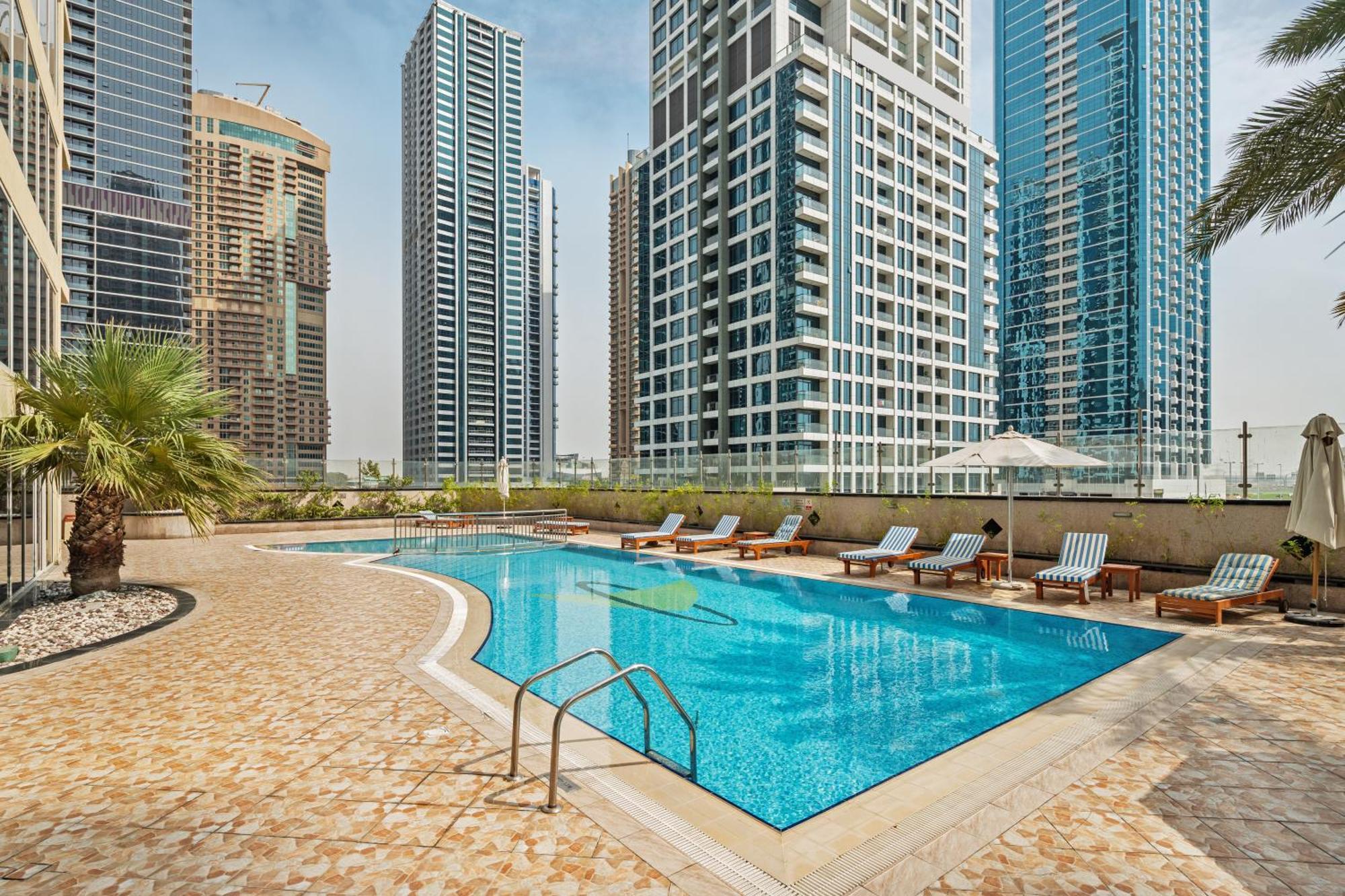 Modern & Spacious 2-Bed Condo With Panoramic Lake Views, Dual Balconies, Steps From Dubai Jlt Metro By "La Buena Vida Holiday Homes" Экстерьер фото