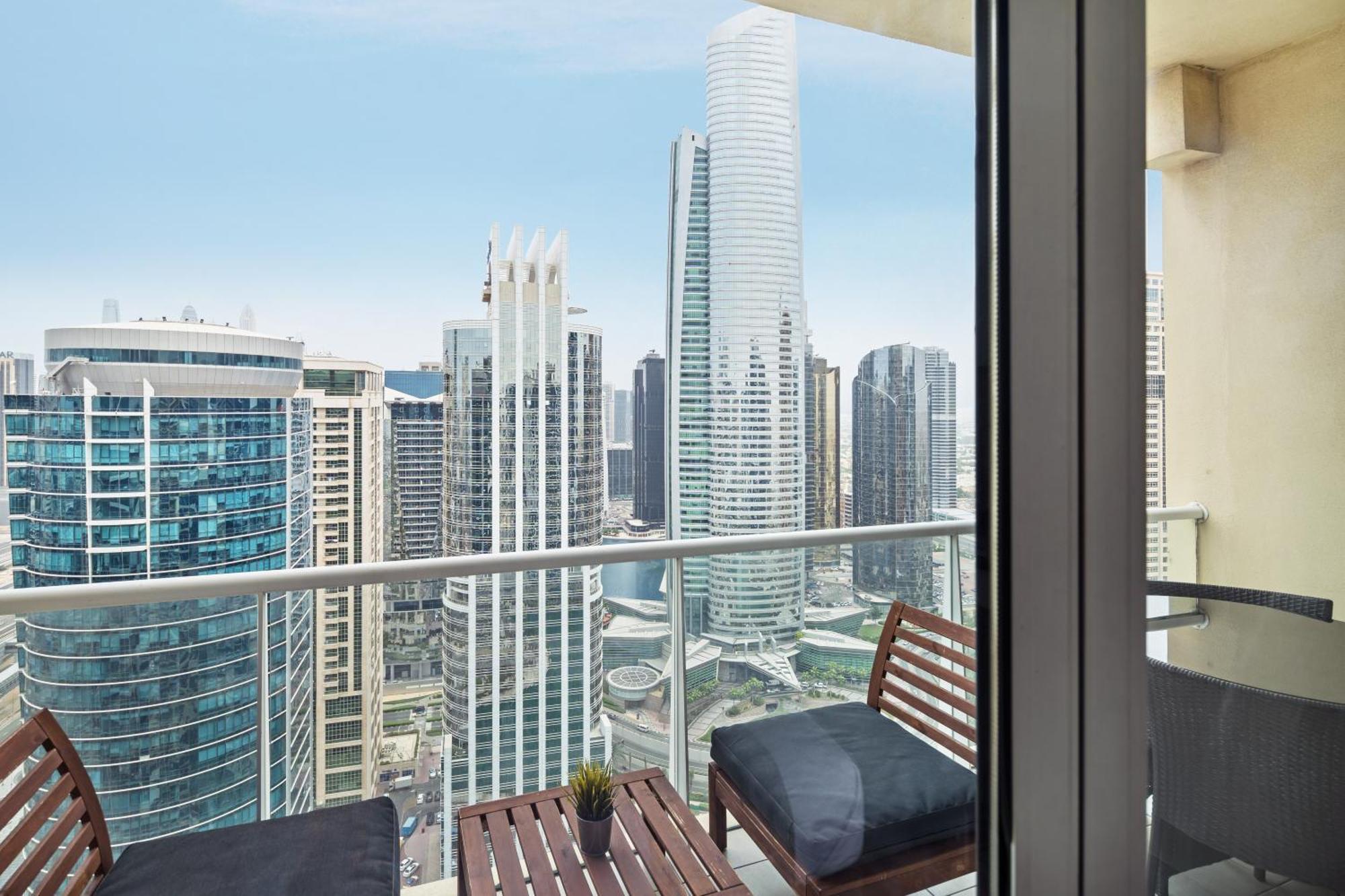 Modern & Spacious 2-Bed Condo With Panoramic Lake Views, Dual Balconies, Steps From Dubai Jlt Metro By "La Buena Vida Holiday Homes" Экстерьер фото
