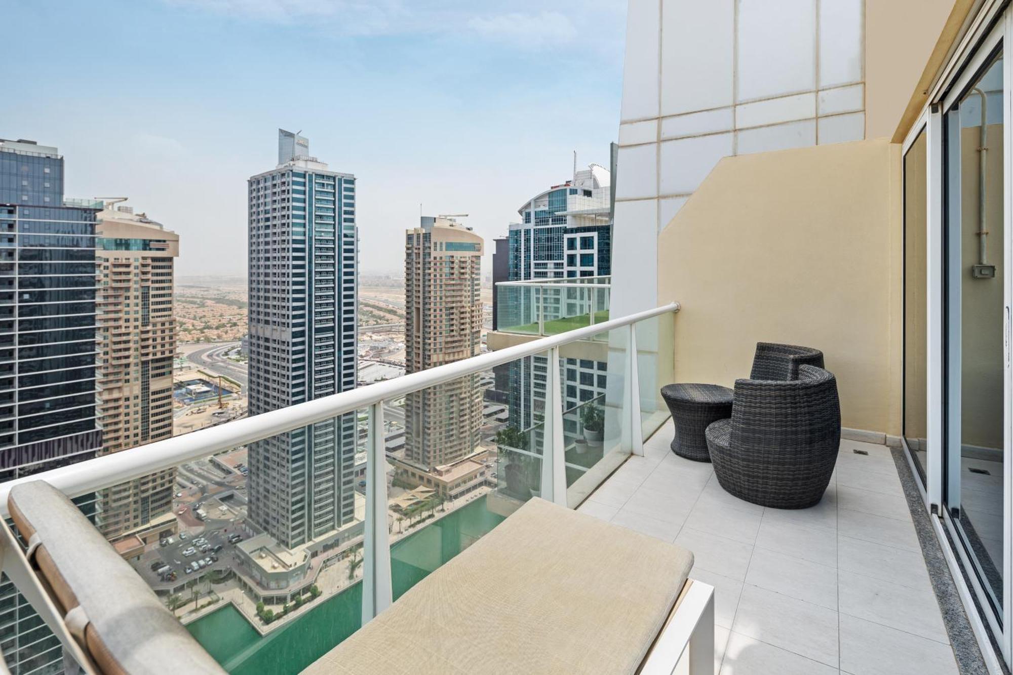 Modern & Spacious 2-Bed Condo With Panoramic Lake Views, Dual Balconies, Steps From Dubai Jlt Metro By "La Buena Vida Holiday Homes" Экстерьер фото