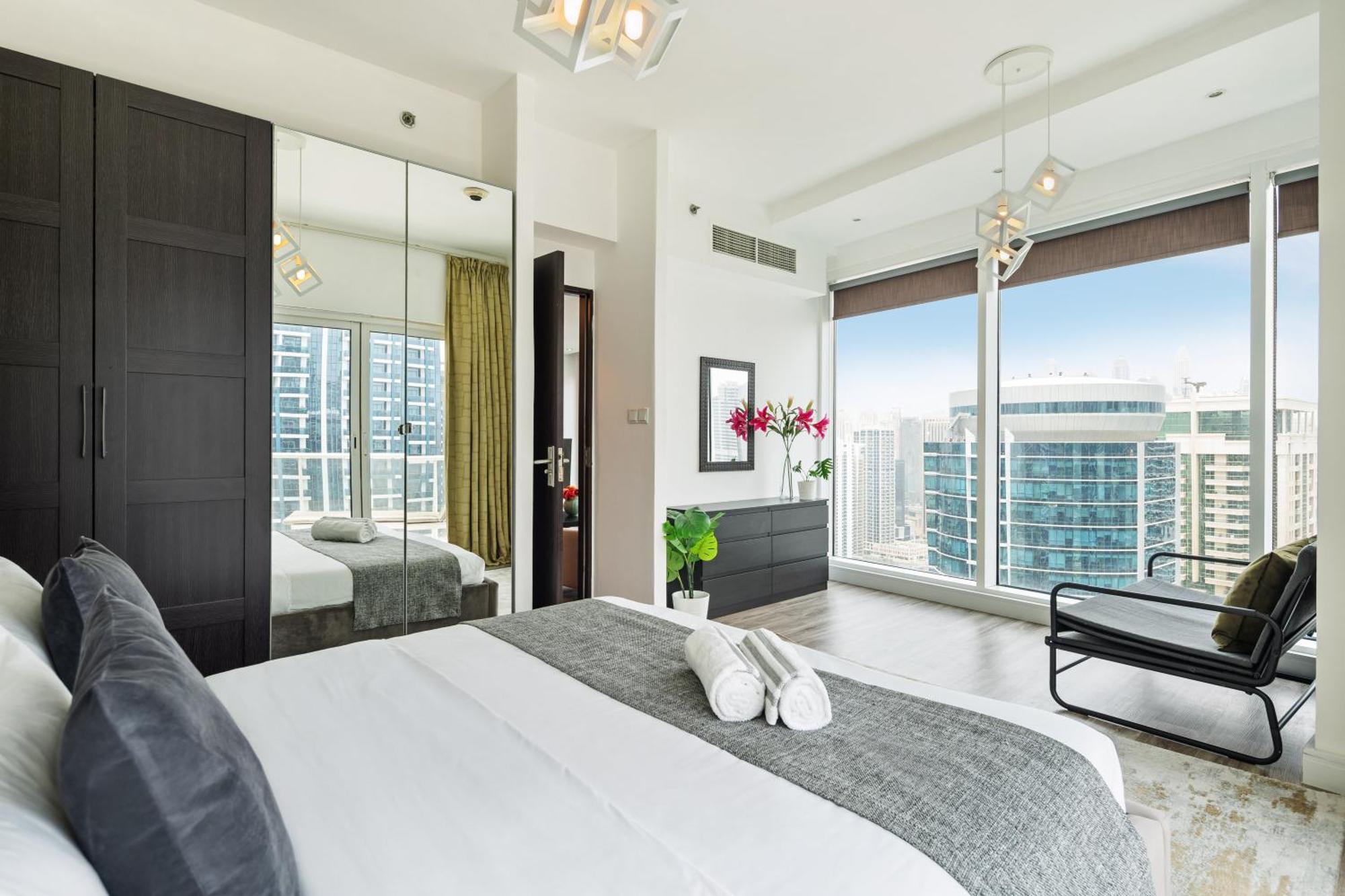 Modern & Spacious 2-Bed Condo With Panoramic Lake Views, Dual Balconies, Steps From Dubai Jlt Metro By "La Buena Vida Holiday Homes" Экстерьер фото