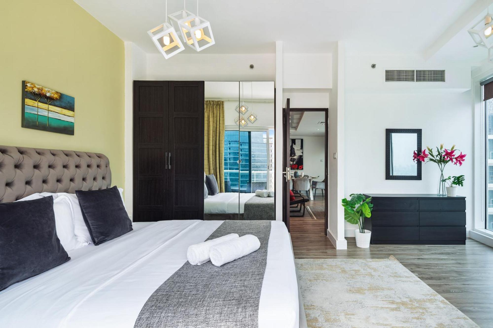 Modern & Spacious 2-Bed Condo With Panoramic Lake Views, Dual Balconies, Steps From Dubai Jlt Metro By "La Buena Vida Holiday Homes" Экстерьер фото