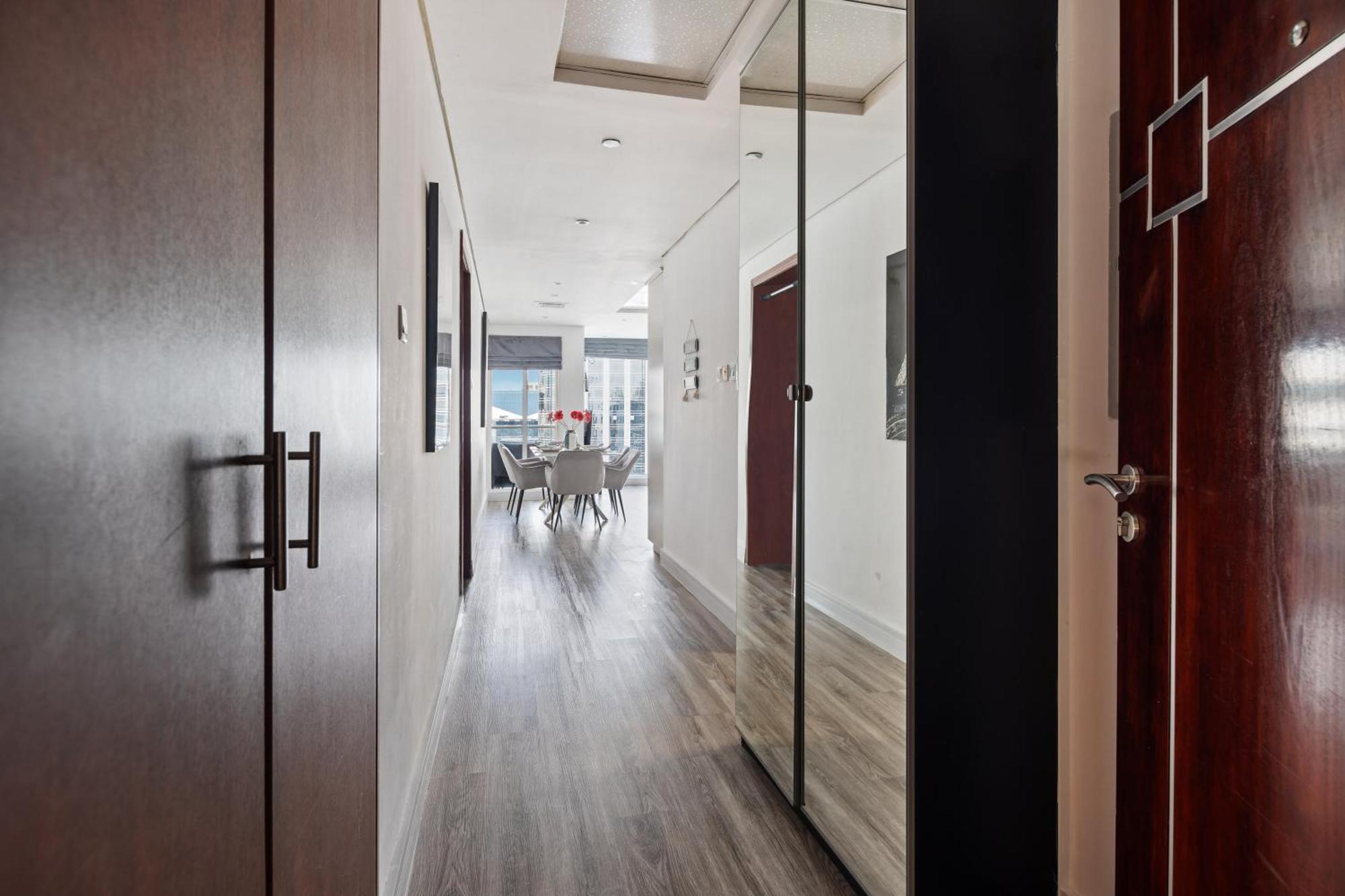 Modern & Spacious 2-Bed Condo With Panoramic Lake Views, Dual Balconies, Steps From Dubai Jlt Metro By "La Buena Vida Holiday Homes" Экстерьер фото