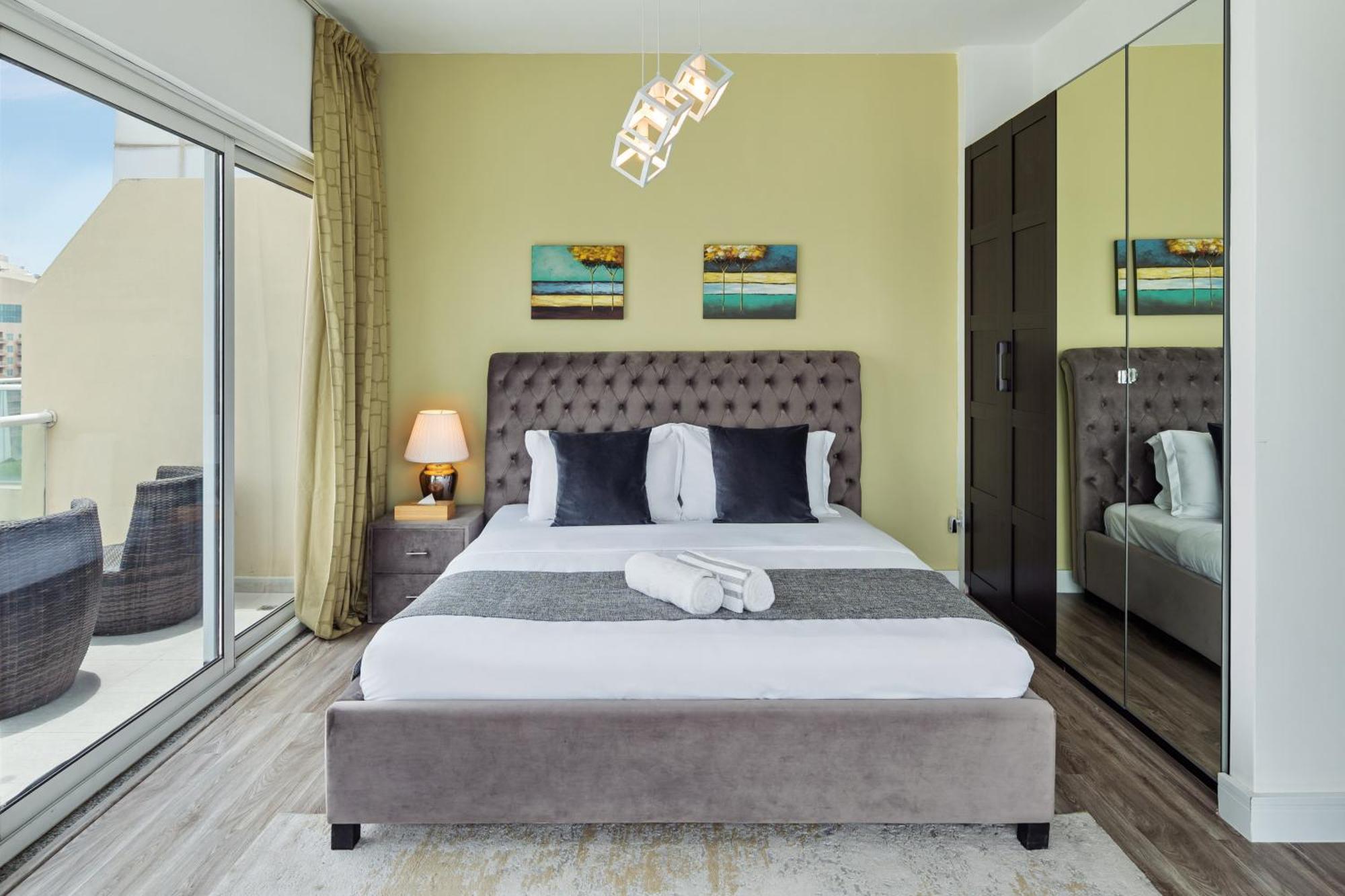 Modern & Spacious 2-Bed Condo With Panoramic Lake Views, Dual Balconies, Steps From Dubai Jlt Metro By "La Buena Vida Holiday Homes" Экстерьер фото