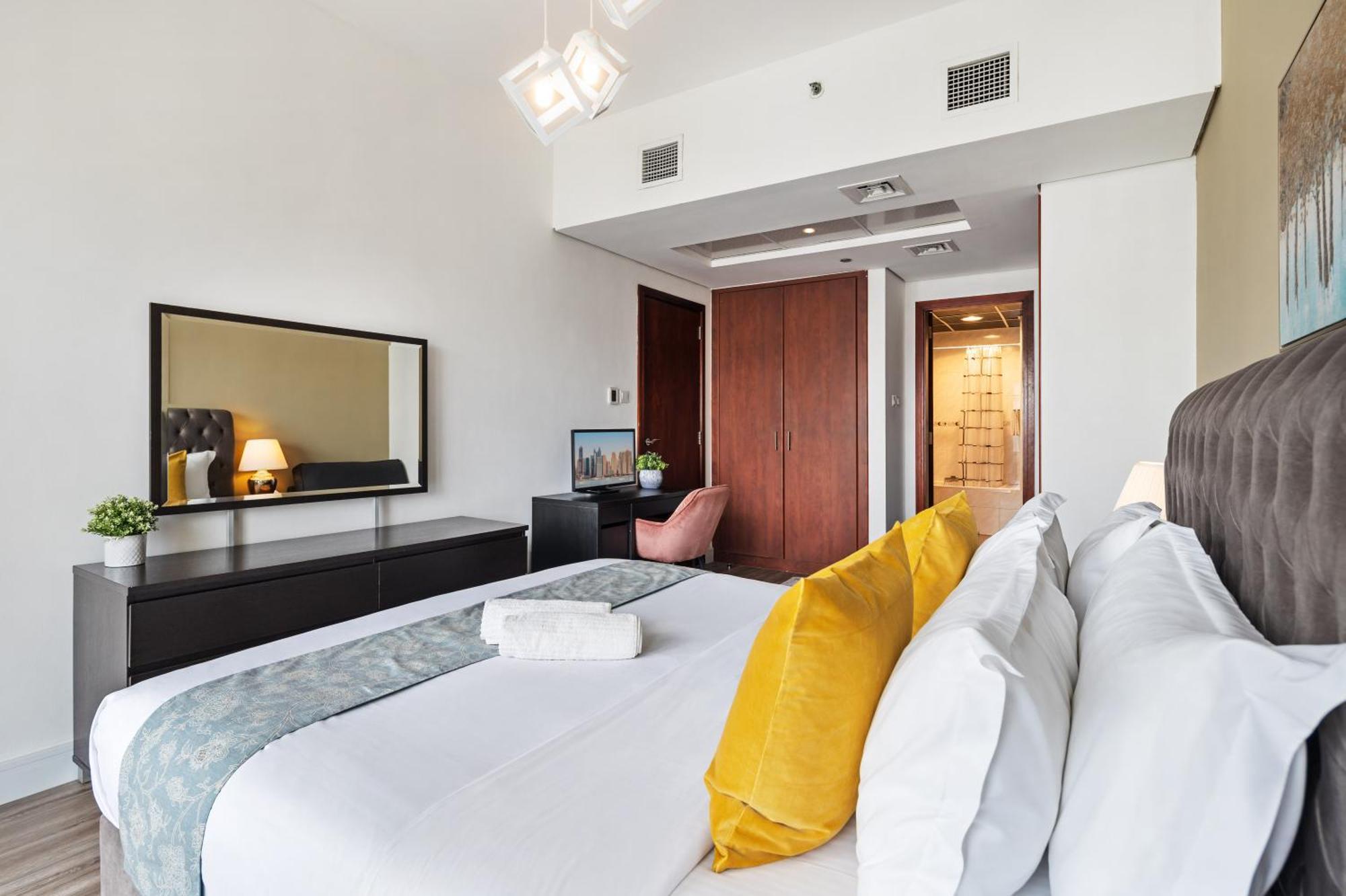 Modern & Spacious 2-Bed Condo With Panoramic Lake Views, Dual Balconies, Steps From Dubai Jlt Metro By "La Buena Vida Holiday Homes" Экстерьер фото