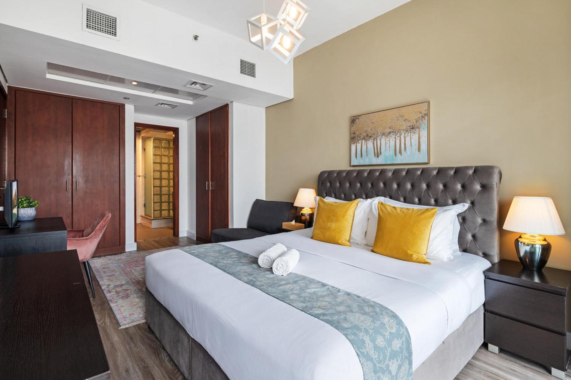 Modern & Spacious 2-Bed Condo With Panoramic Lake Views, Dual Balconies, Steps From Dubai Jlt Metro By "La Buena Vida Holiday Homes" Экстерьер фото