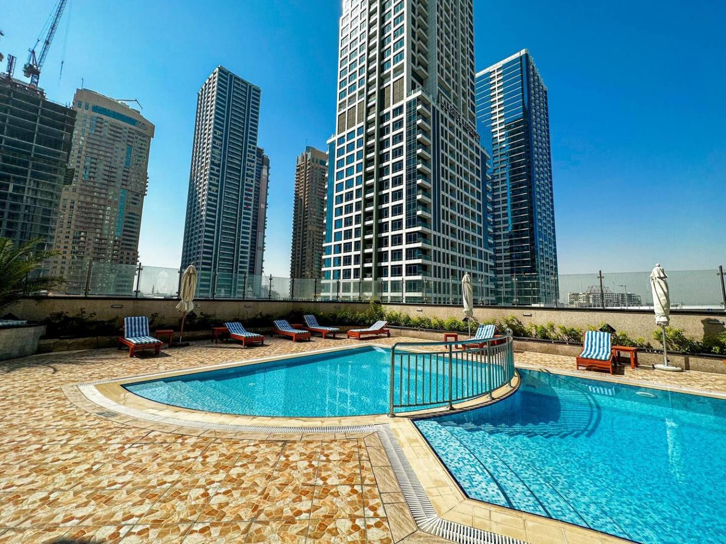 Modern & Spacious 2-Bed Condo With Panoramic Lake Views, Dual Balconies, Steps From Dubai Jlt Metro By "La Buena Vida Holiday Homes" Экстерьер фото